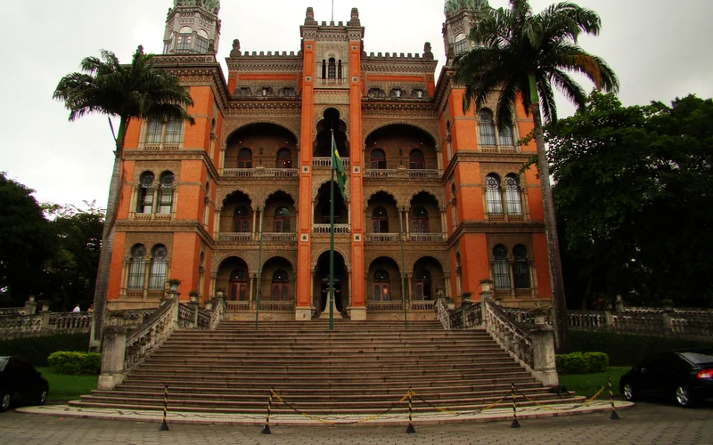 Castelo Mourisco da Fiocruz e centros de excelência científica apoiados pela FAPERJ no RJ